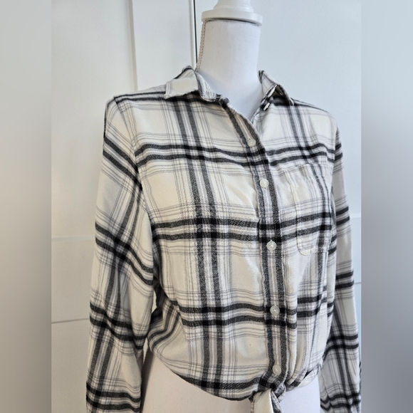 American Eagle Outfitters Plaid Tie-Front Shirt - Black and White - Picture 5 of 8